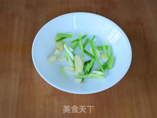 清蒸鲈鱼的做法步骤:3