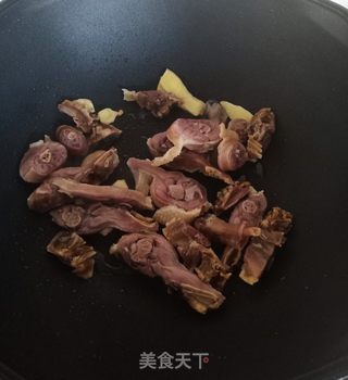 腊鸭腿焖萝卜的做法步骤:5