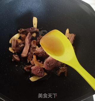腊鸭腿焖萝卜的做法步骤:7