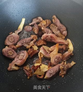 腊鸭腿焖萝卜的做法步骤:8