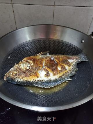啤酒焖罗非鱼的做法步骤:4