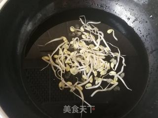 金针菇豆芽菠菜面的做法步骤：3