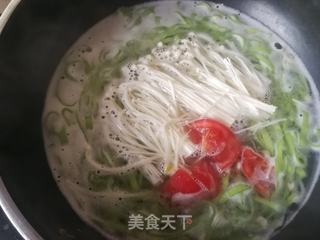 金针菇豆芽菠菜面的做法步骤：7