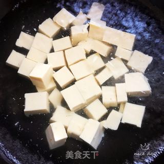 虾仁烧嫩豆腐的做法步骤：4