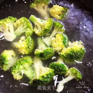 虾仁烧嫩豆腐的做法步骤：5