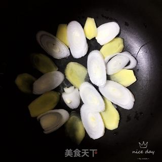 电饭锅焖鸡的做法步骤：5