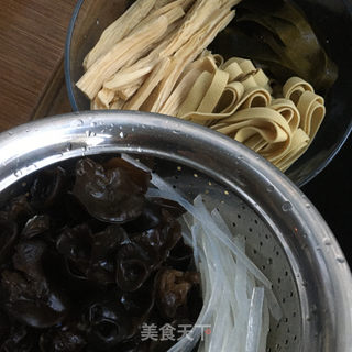 牛肉丸酥肉麻辣锅的做法步骤：7