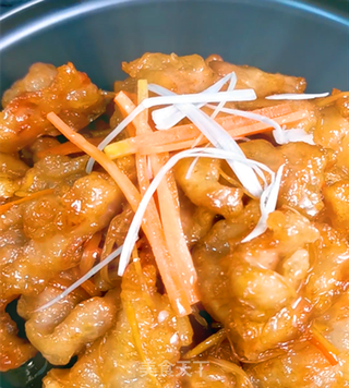 色泽金黄,口味酸甜,年夜饭中翘楚轰轰锅包肉的做法步骤:12