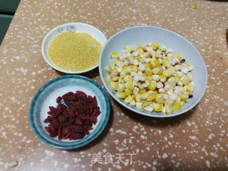 枸杞玉米小米糊的做法步骤：1