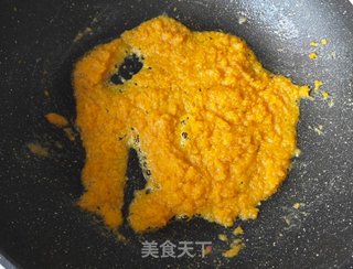 咸蛋黄夹心饭团的做法步骤:2