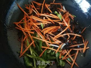 鱼香肉丝的做法步骤:12