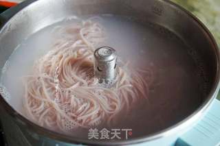 香菇牛肉酱米线的做法步骤:4