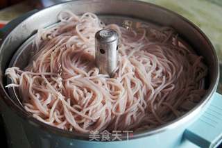 香菇牛肉酱米线的做法步骤:5