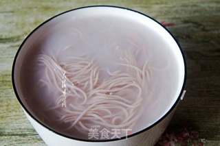 香菇牛肉酱米线的做法步骤:7