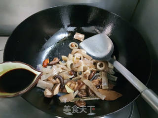 香菇腐竹焖肉皮的做法步骤:9