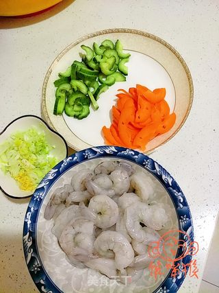 清炒虾仁的做法步骤:2