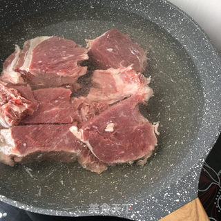 “清肠食谱”玉带牛肉丝的做法步骤：1