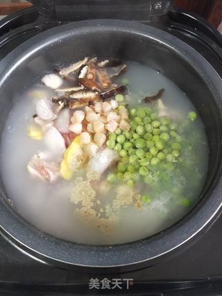 香菇豌豆滑鸡粥的做法步骤:5