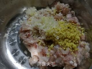 巴沙鱼猪肉四鲜馅儿饺子的做法步骤:3