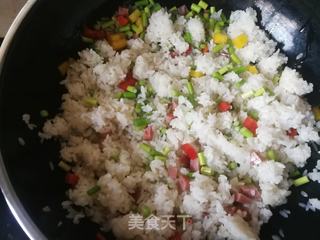 五彩炒饭的做法步骤:8