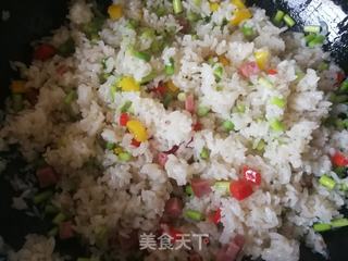 五彩炒饭的做法步骤:11
