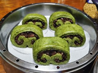 艾草蜜豆如意卷的做法步骤:7