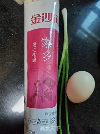 酸汤鸡蛋面的做法步骤:2