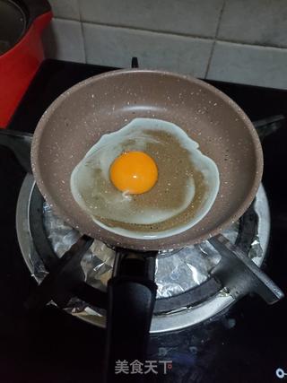 酸汤鸡蛋面的做法步骤:4