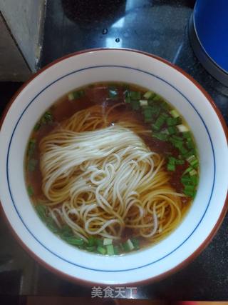 酸汤鸡蛋面的做法步骤:12