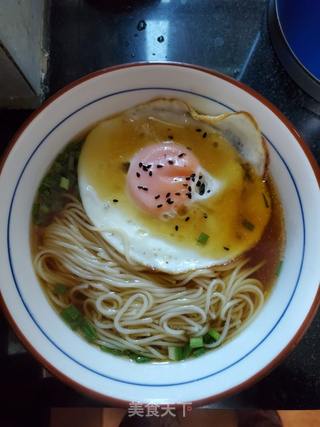 酸汤鸡蛋面的做法步骤:13