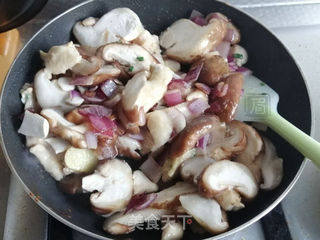 香菇鸡腿盖浇饭的做法步骤:9