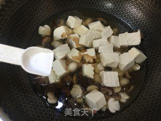 豆腐炖双菇的做法步骤：10