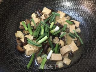 豆腐炖双菇的做法步骤：11