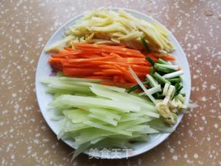 三丝鸡肉卷的做法步骤:6