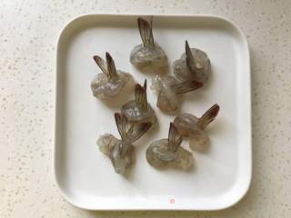 蒜蓉粉丝虾球的做法步骤:6