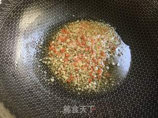 蒜蓉粉丝虾球的做法步骤:10