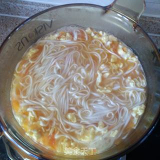 西红柿鸡蛋热汤面的做法步骤:8