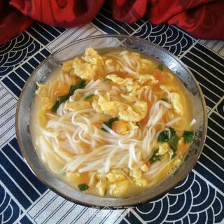 西红柿鸡蛋热汤面的做法步骤:10