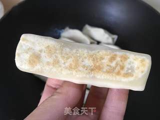 白菜猪肉煎饺的做法步骤:10