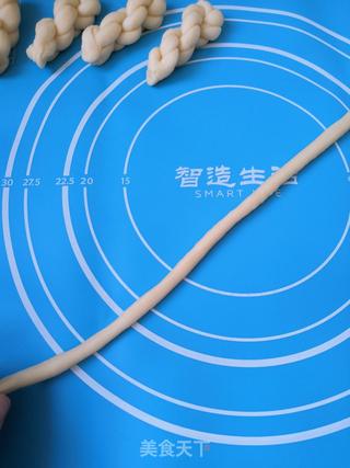 蛋奶小麻花的做法步骤:4