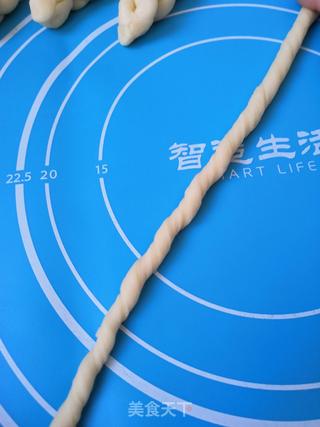 蛋奶小麻花的做法步骤:5