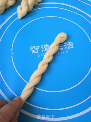 蛋奶小麻花的做法步骤:6