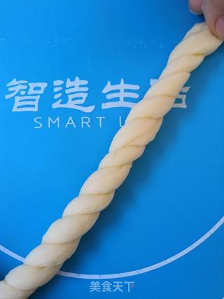 蛋奶小麻花的做法步骤:7