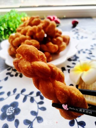 蛋奶小麻花的做法步骤:12