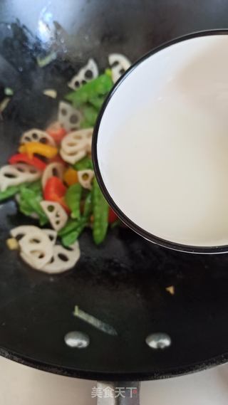 #彩椒荷兰豆藕片的做法图解9