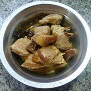 红烧肉青菜年糕汤的做法步骤：3