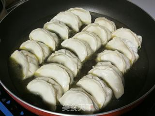 鲜肉芋泥萝卜煎饺的做法步骤:9