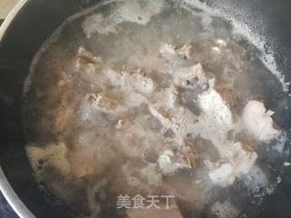 小土豆洋葱炖排骨的做法步骤:2
