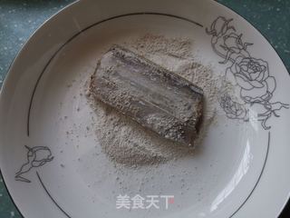 糖醋带鱼的做法步骤:3