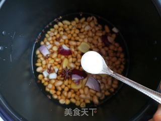 五香花生米的做法步骤：5